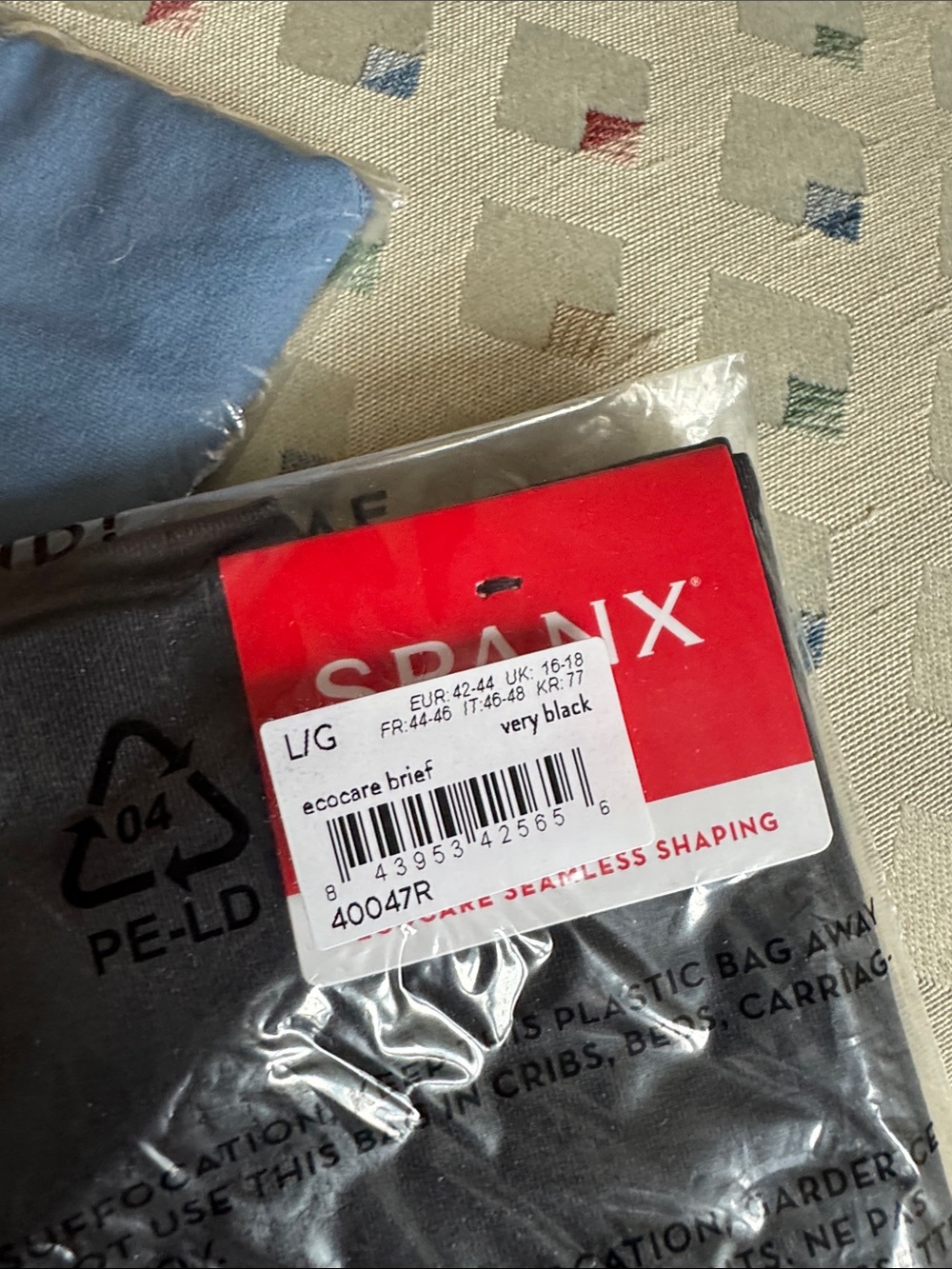 Bundle SPANX Seamless Shaping Briefs in Black, Blue, Cream & Nude - set of 4 - Picture 4 of 6